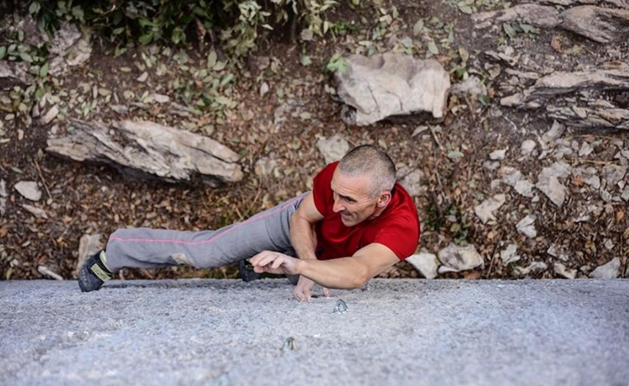 Alfredo Webber free solo on Panem et Circenses (F8c), Muro di Pizarra, Italy. Photo Roni Andres